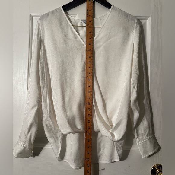 RAILS Revolve Hillary Ivory Jacquard Snake Faux Wrap Blouse SM Hi Lo SPRING NICE - Picture 11 of 12